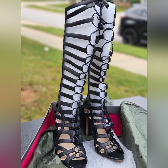 Vince Camuto Shoes - Vince Camuto Soft Black Heel. SIZE 8